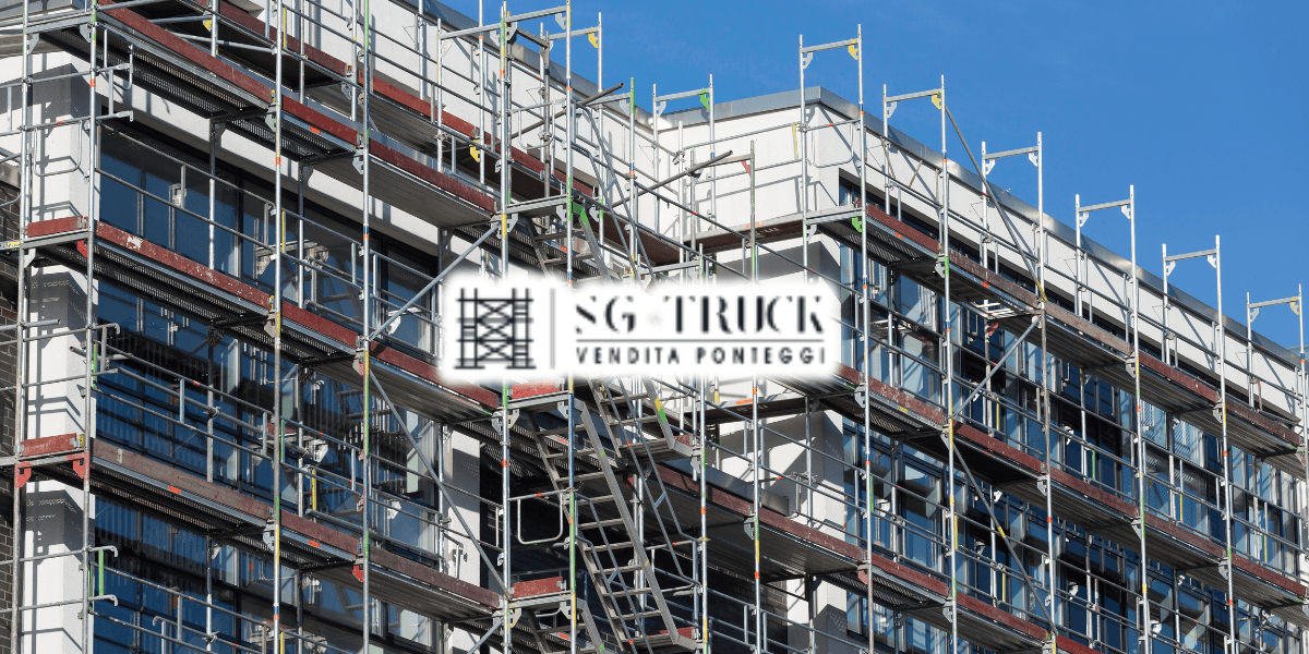 Ponteggi edificio in costruzione