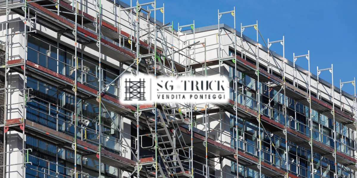 Ponteggi edificio in costruzione